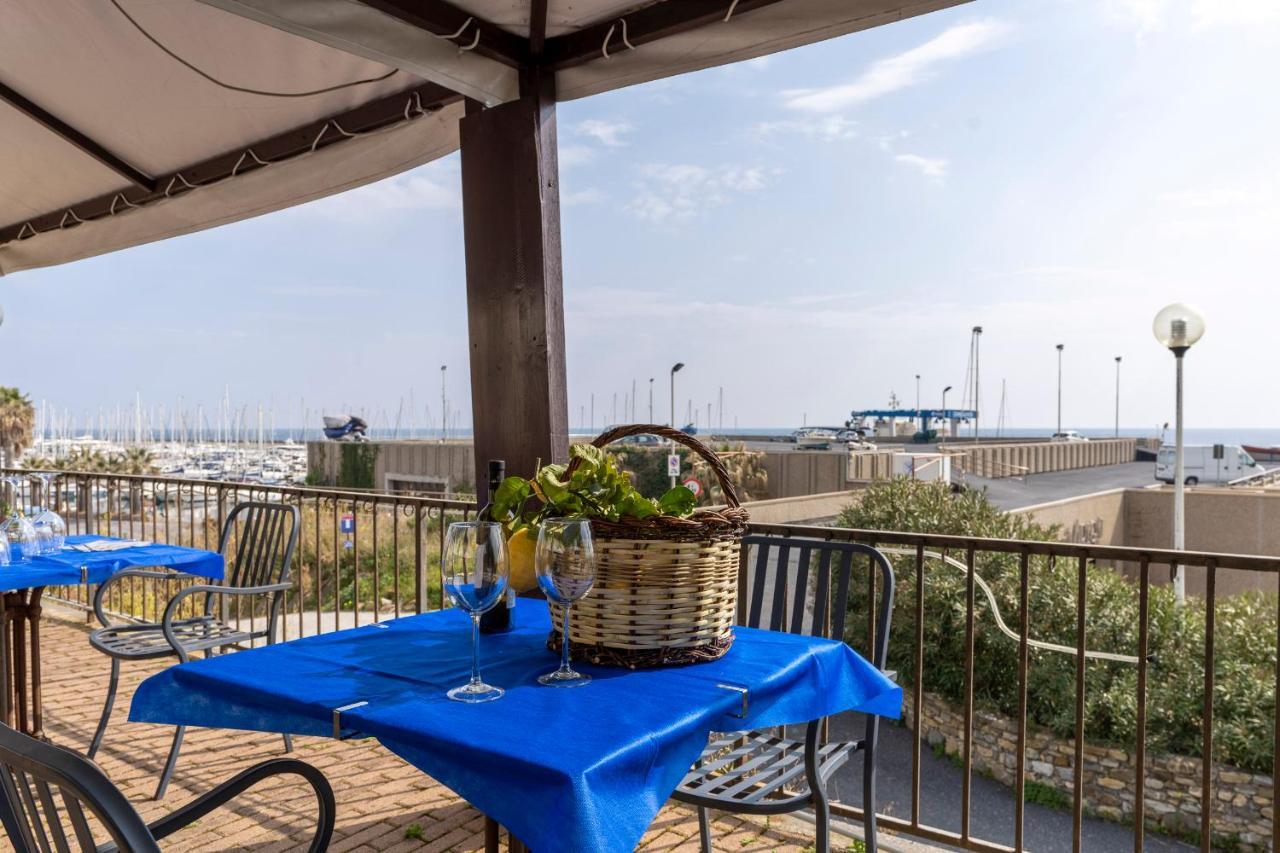 Albergo Ristorante Lucciola Santo Stefano al Mare Exterior foto