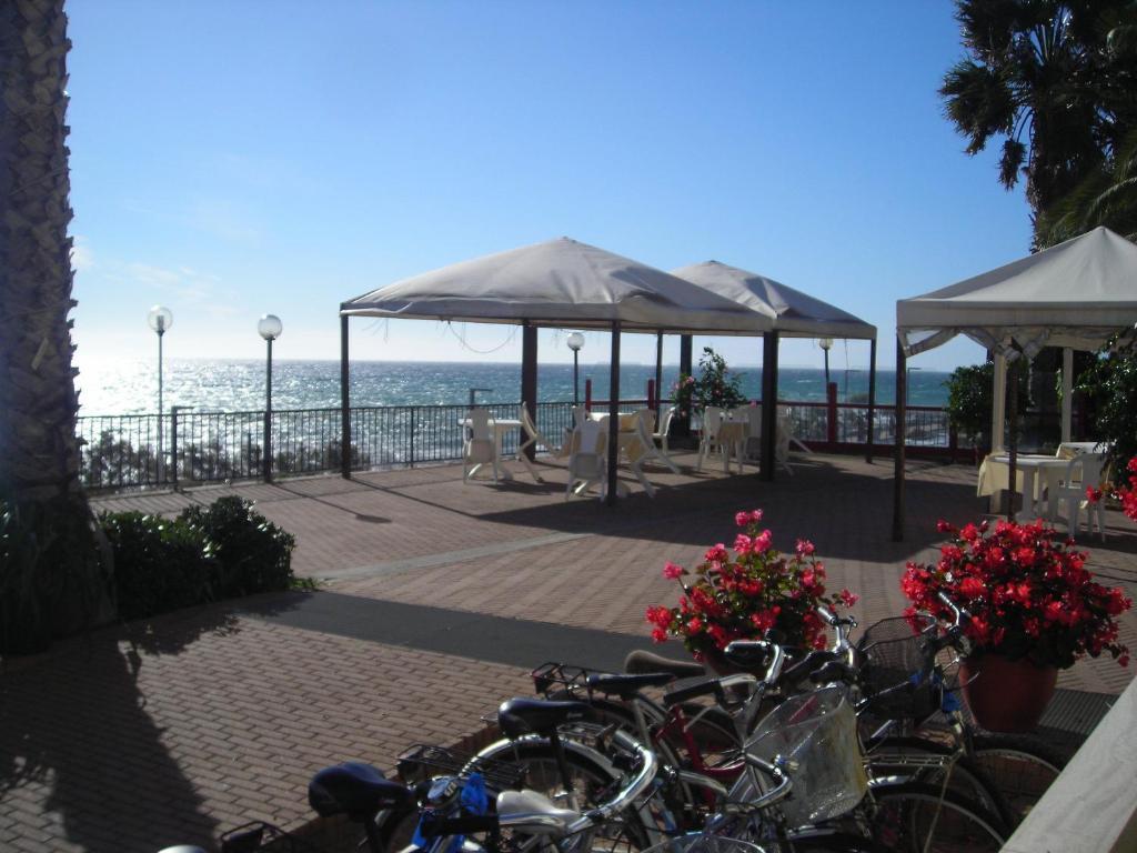 Albergo Ristorante Lucciola Santo Stefano al Mare Exterior foto