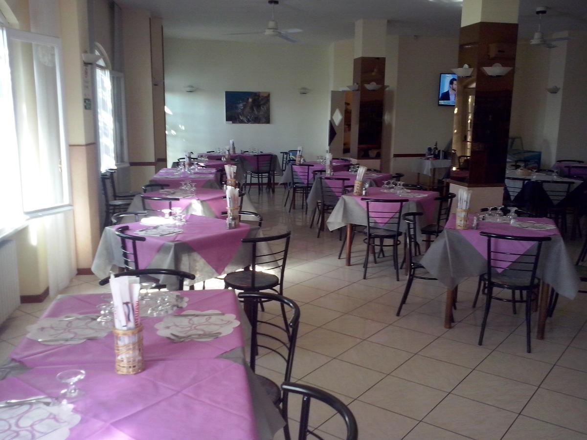 Albergo Ristorante Lucciola Santo Stefano al Mare Exterior foto
