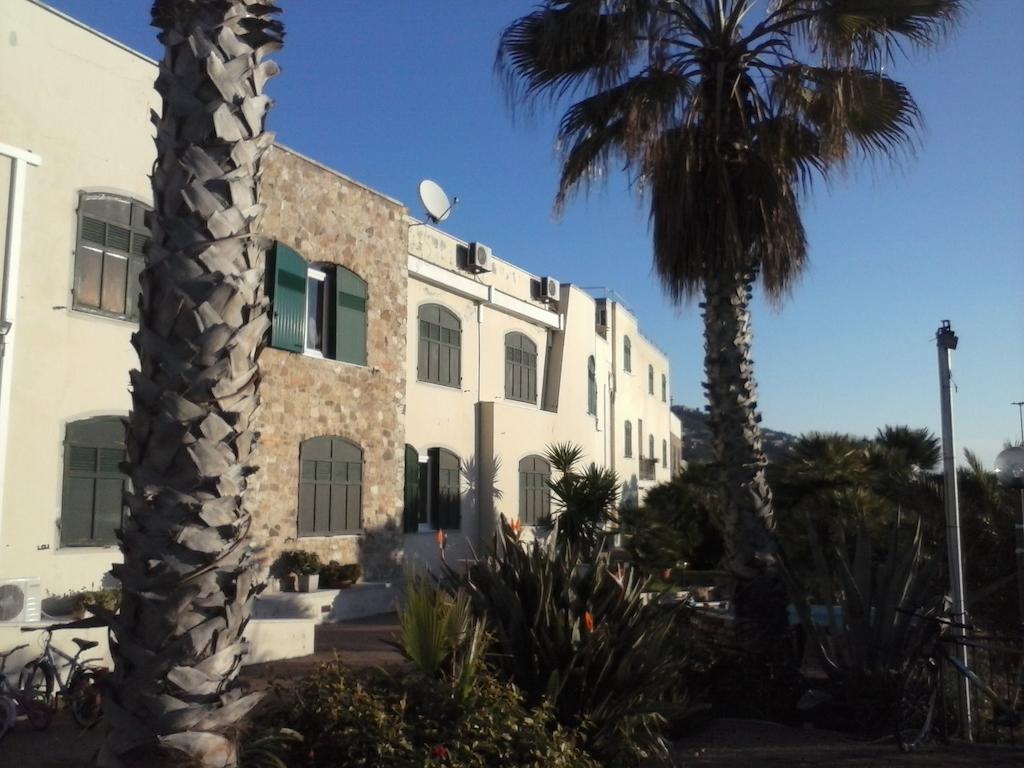 Albergo Ristorante Lucciola Santo Stefano al Mare Exterior foto